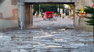 Porto Sant’Elpidio - Grandine fa crollare solaio di un supermercato: 55 interventi dei vigili del fuoco